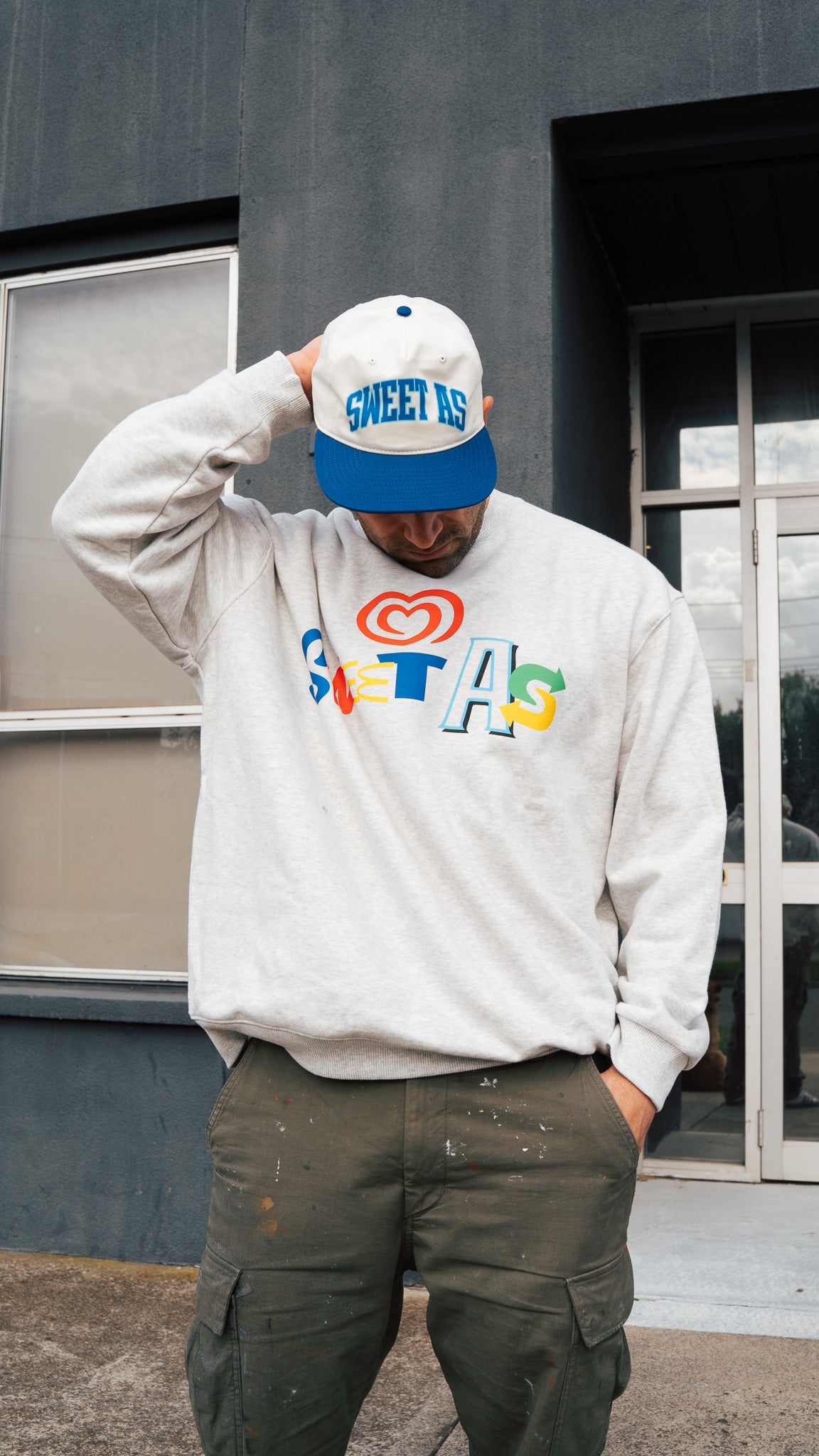 FAVORITES CREWNECK GREY